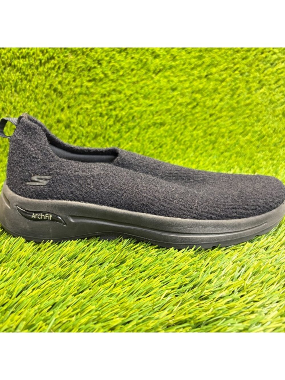 Skechers Go Walk Arch Fit Womens Size 7 Black Athletic Slip-On Shoes Sneakers